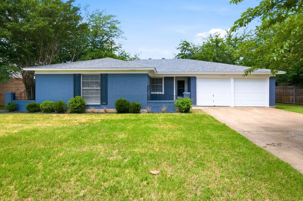504 S Colonial Drive, Cleburne