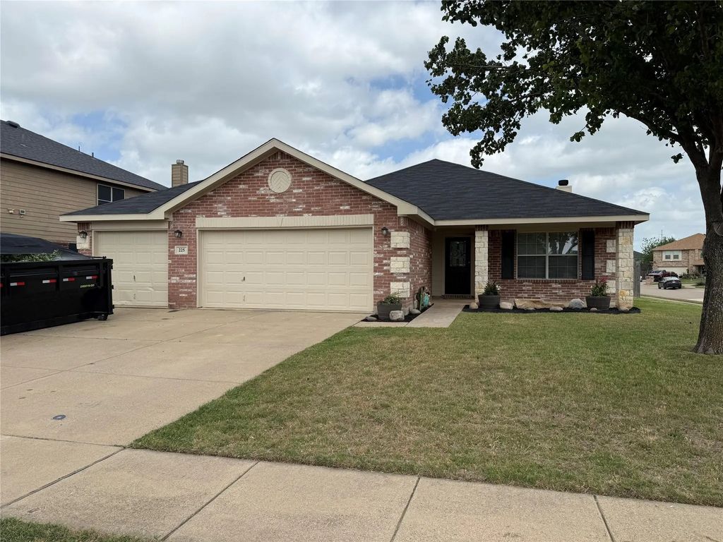 225 Blue Roan Drive, Waxahachie