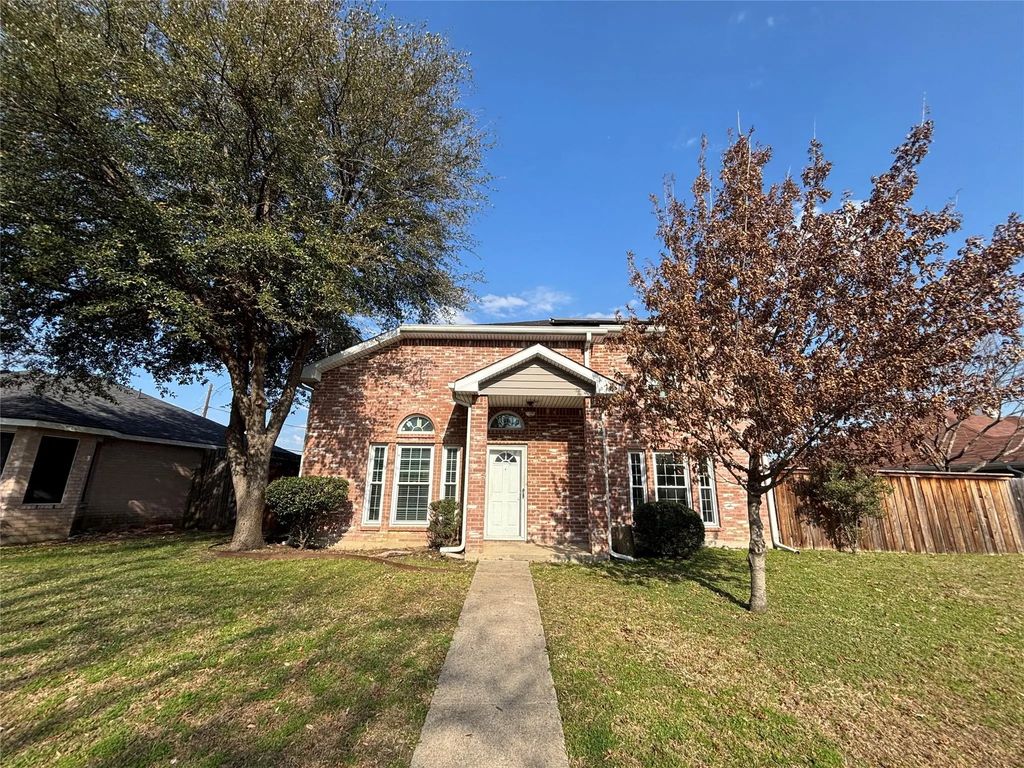 805 Hillbrooke Drive, Arlington