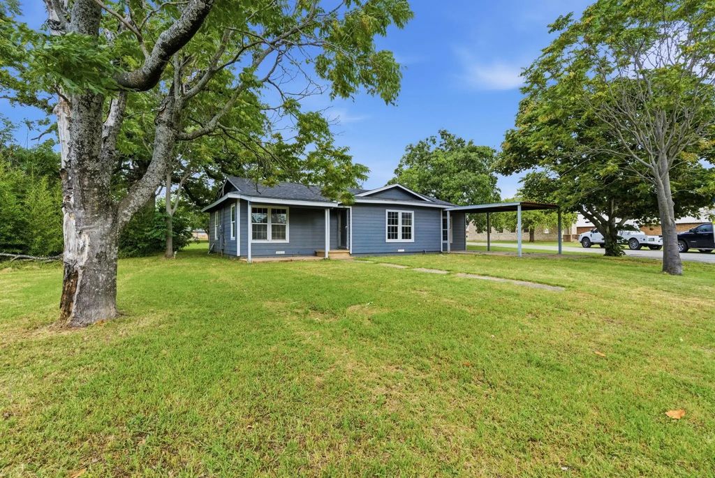 203 N Kickapoo Street, Lipan