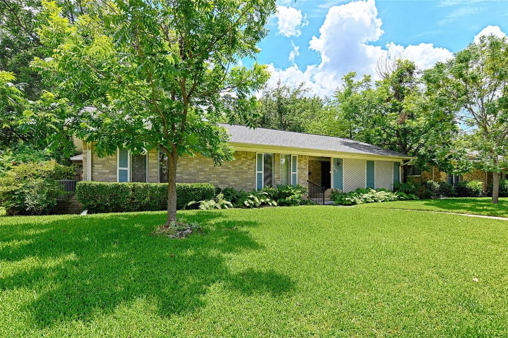 1313 Apache Drive, Richardson