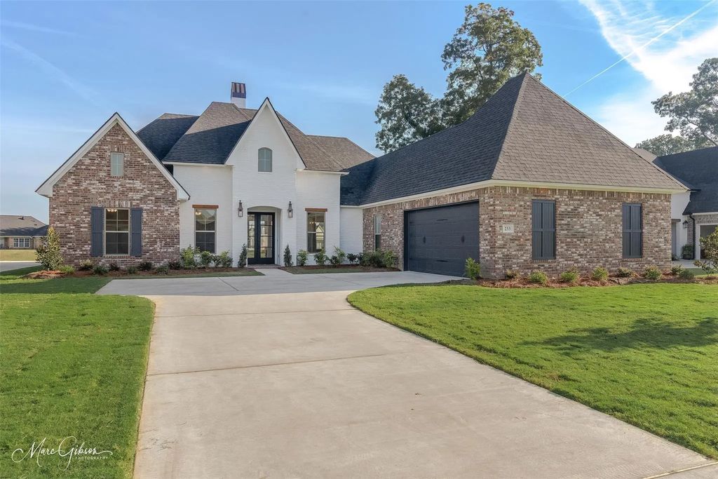 233 Peregrine Way, Bossier City