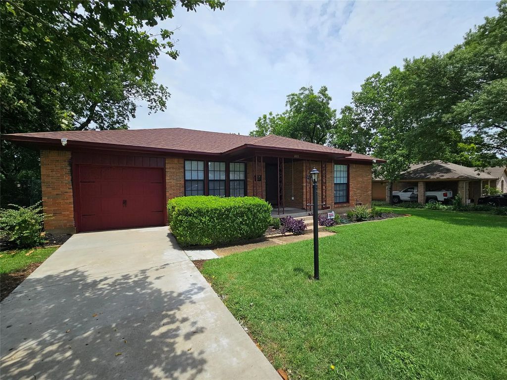 2023 E Illinois Avenue, Dallas