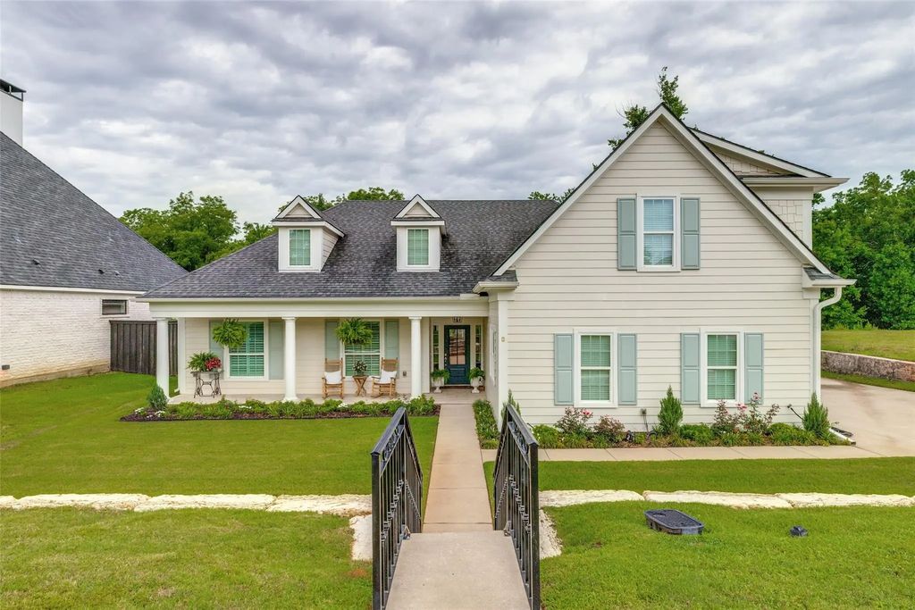 915 Waterloo Lake Drive, Denison