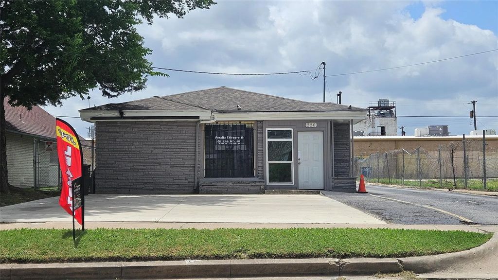 220 W 10th Street, Dallas