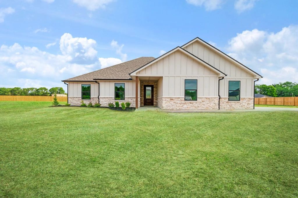 67 Private Road 33039, Brookston