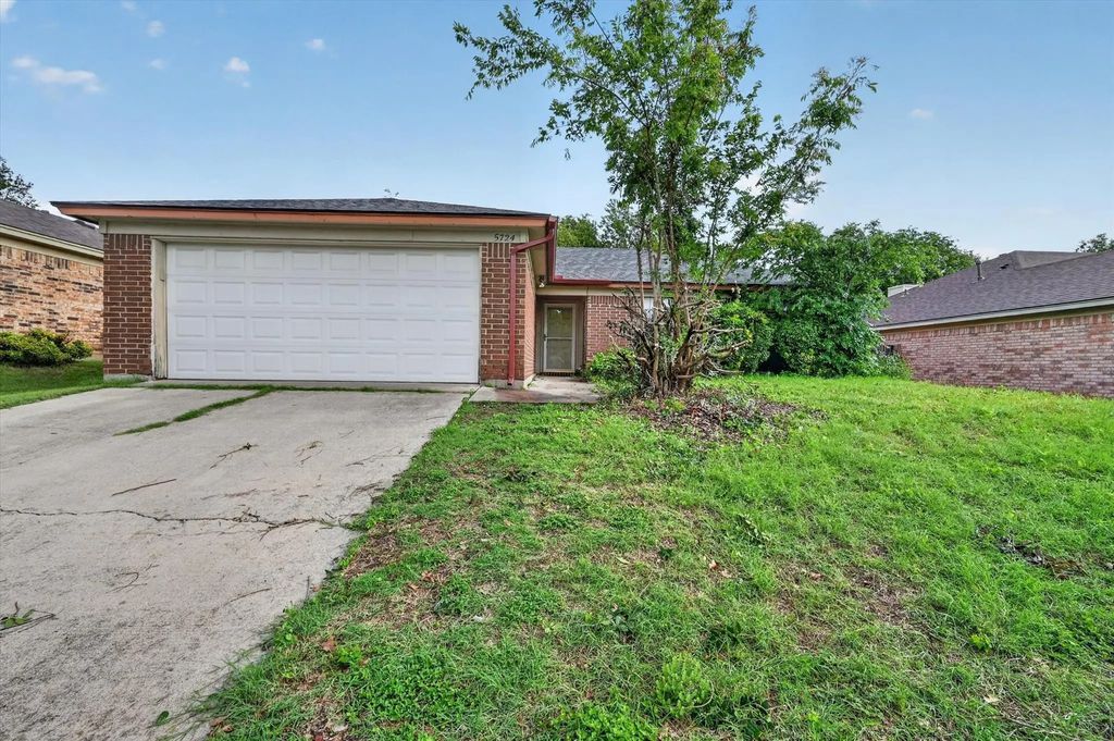 5724 Sea Breeze Lane, Fort Worth