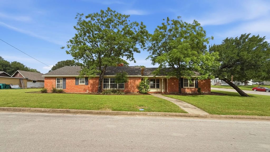 700 Park Street, Gatesville