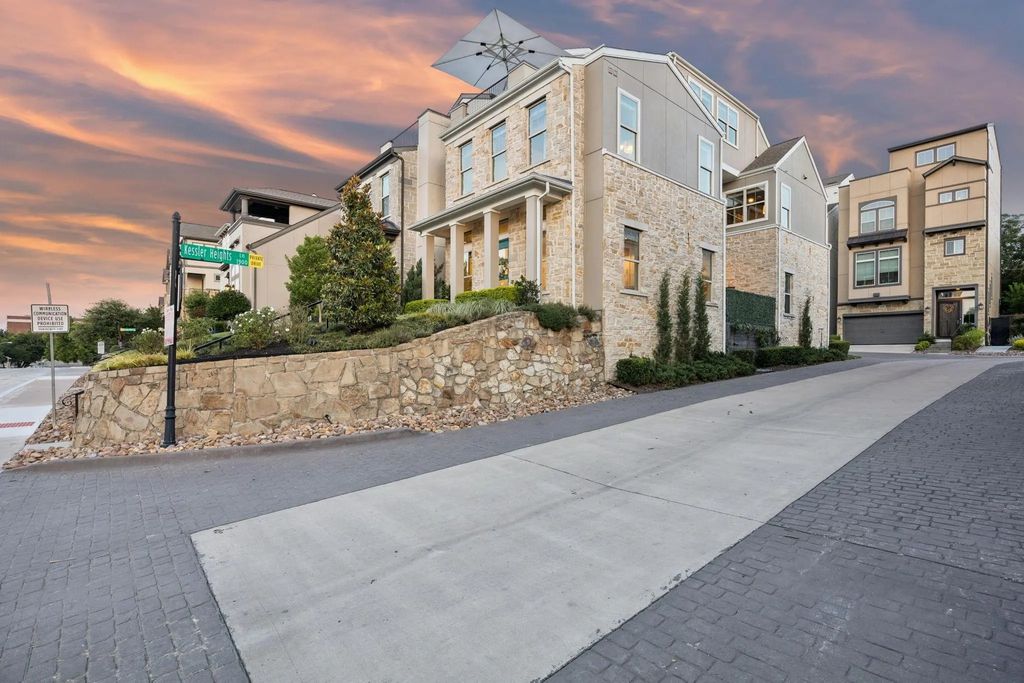 1925 Woodland Heights Place, Dallas