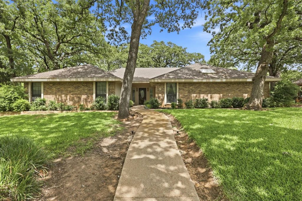 5 Windy Knoll Court, Grapevine
