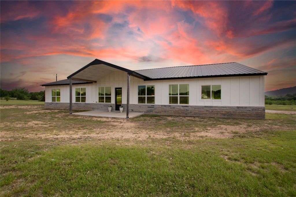 720 County Road 2337, Lampasas