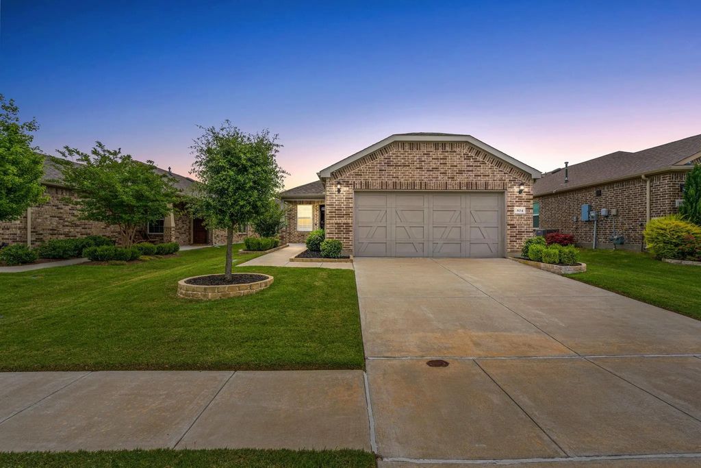 804 Hidden Eddy Drive, McKinney