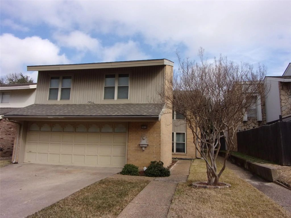 2912 Country Place Circle, Carrollton