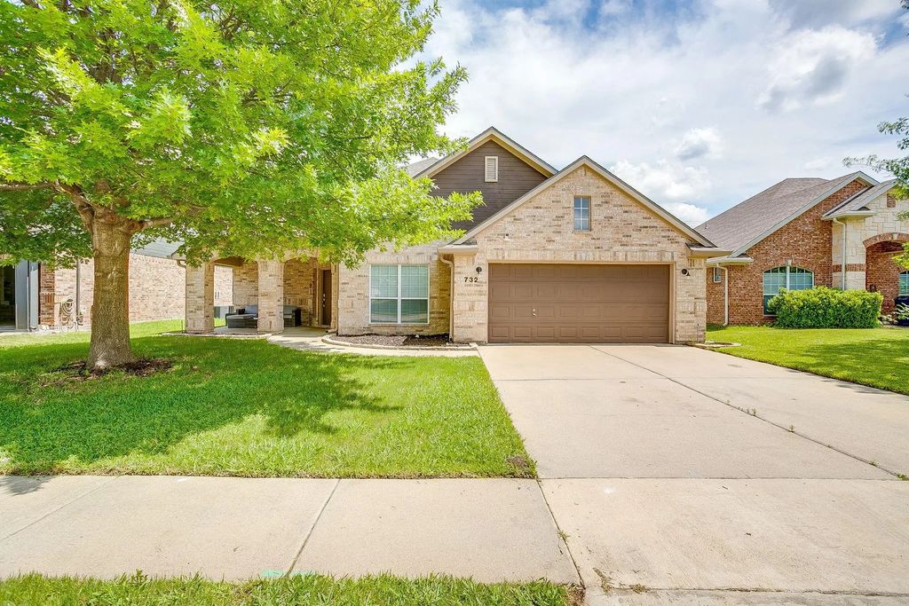 732 Evergreen Court, Burleson
