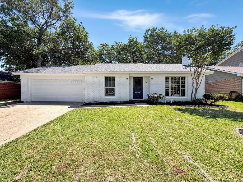 305 Deer Creek Road, Everman