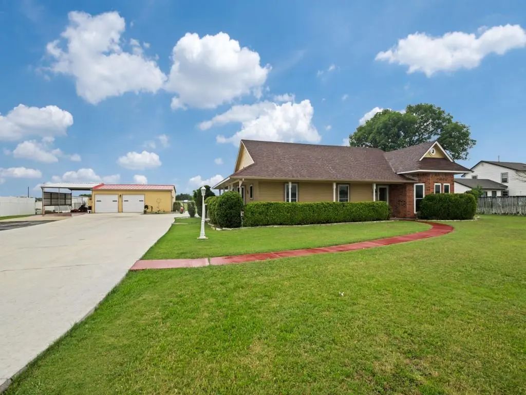 3087 Belz Road, Sanger
