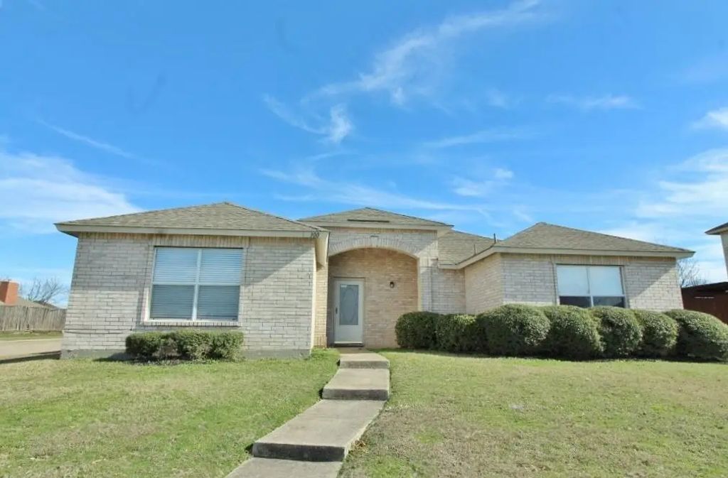 300 Rosewood Lane, Cedar Hill
