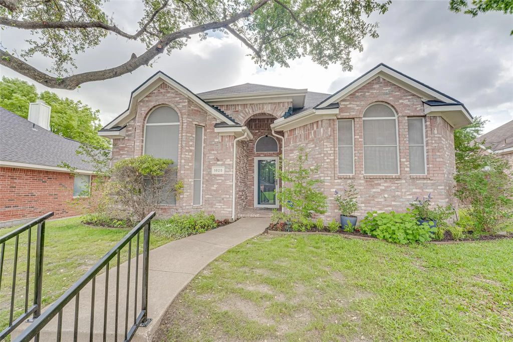 1825 Ambrose Drive, Rowlett