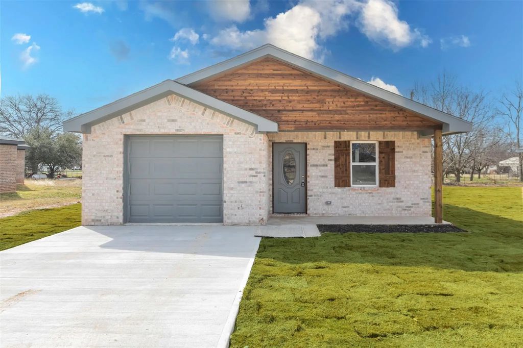 824 Buckboard Drive, De Leon