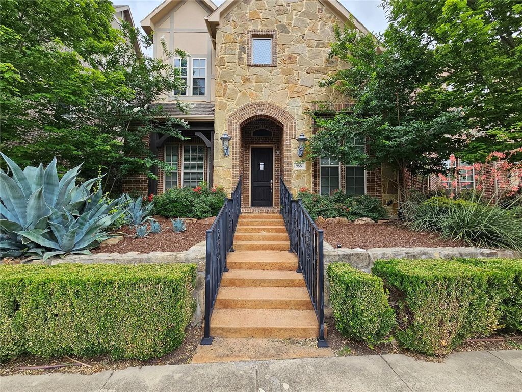 988 Shadyside Lane, Dallas