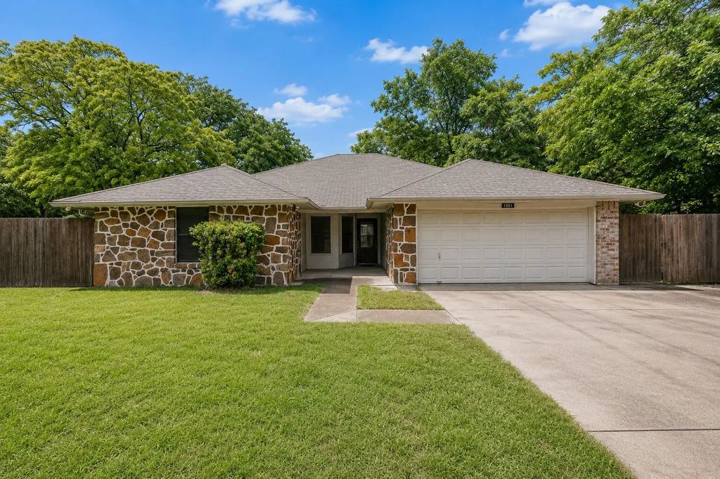 1001 Rosebud Drive, Azle