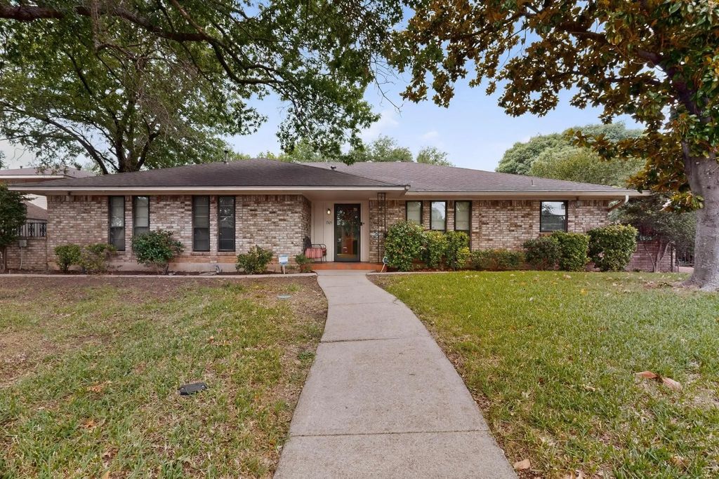 1305 Briarbrook Drive, DeSoto