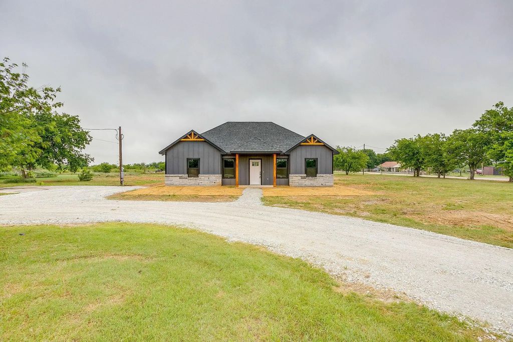 7904 County Road 915, Joshua