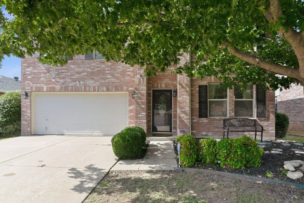 3844 Irish Setter Drive, Fort Worth