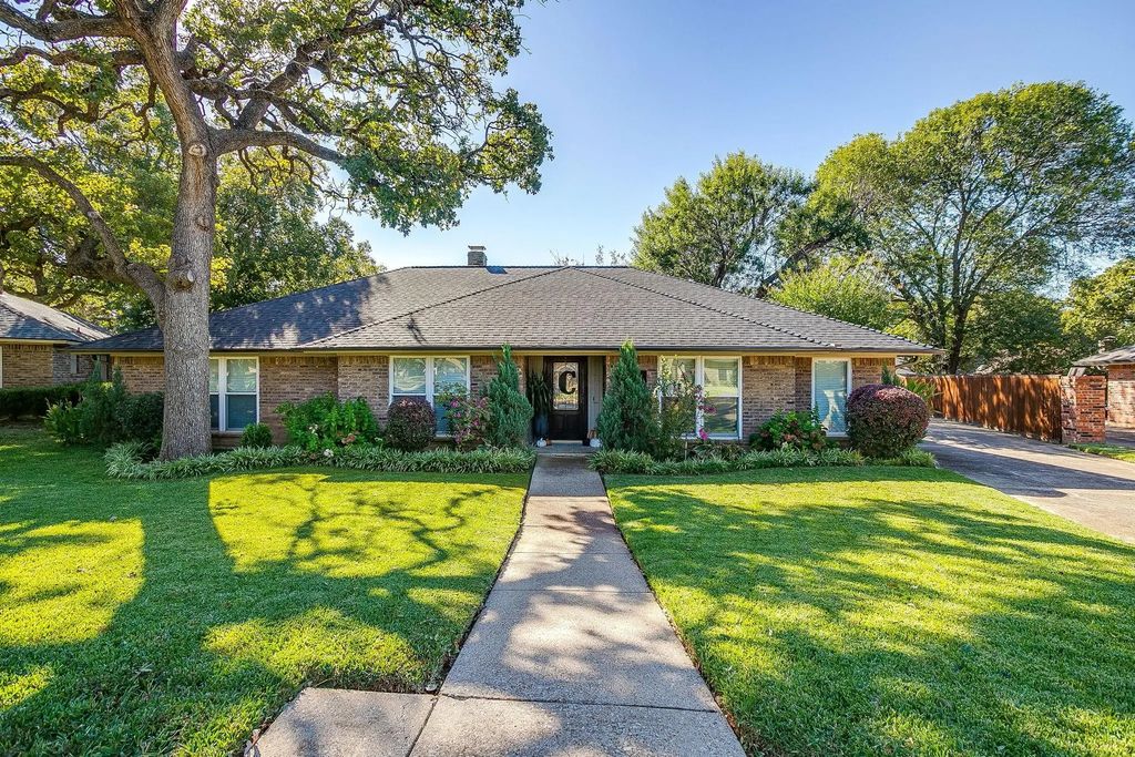 1026 Hazelwood Drive, Mansfield