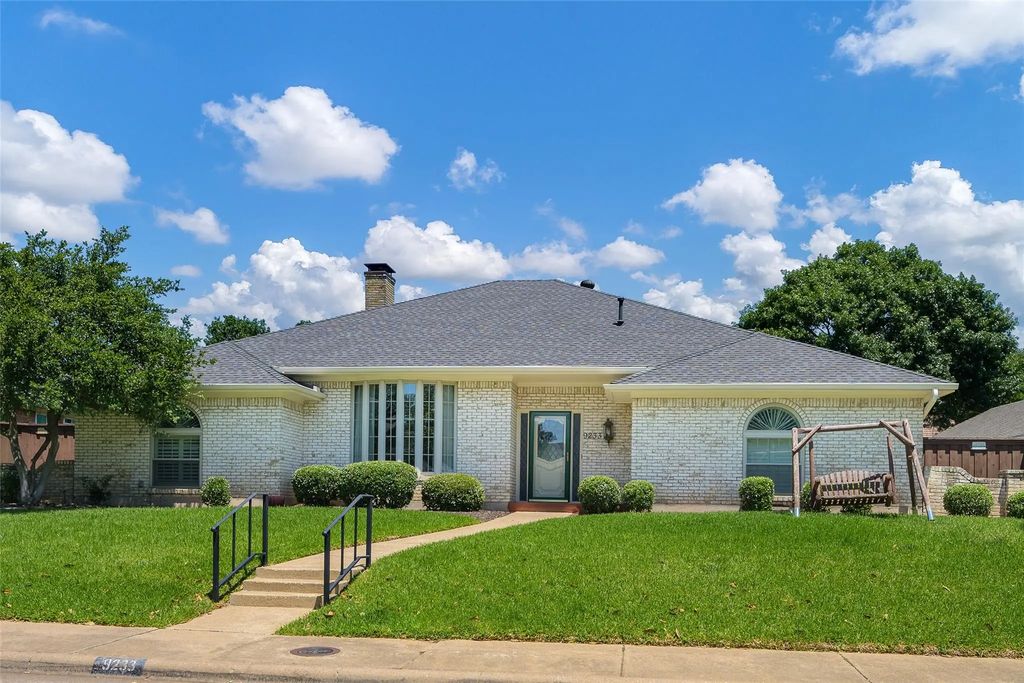 9233 Middle Glen Drive, Dallas