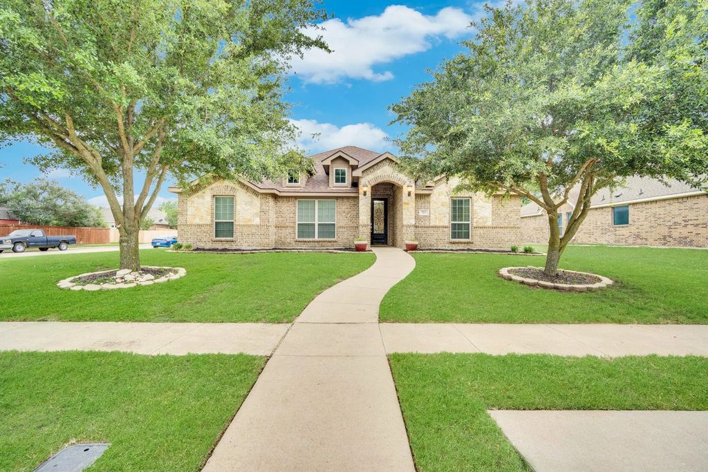 201 Winters Edge Drive, Red Oak