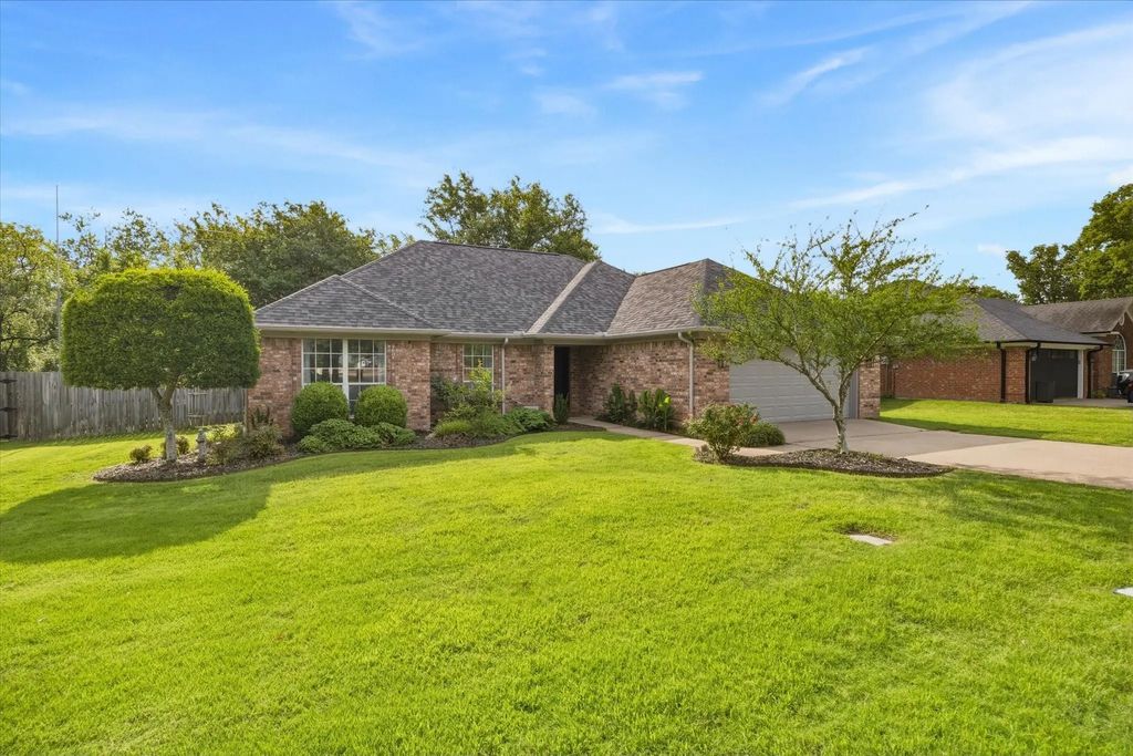 105 Stonebriar Drive, Sulphur Springs