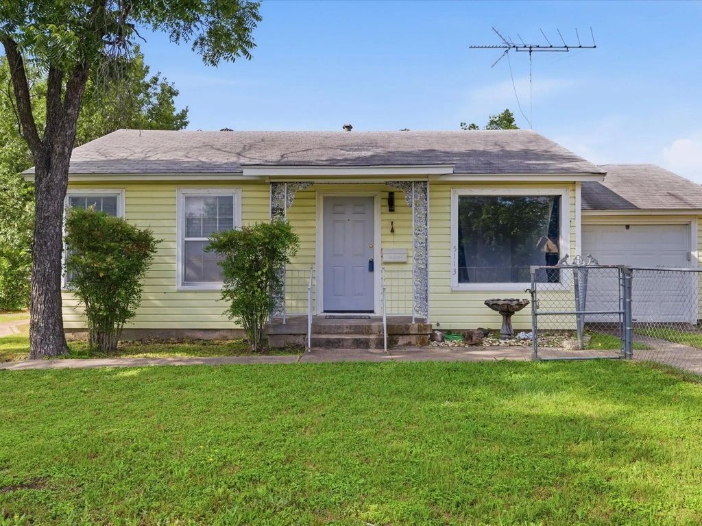5113 Flagstone Drive, Sansom Park