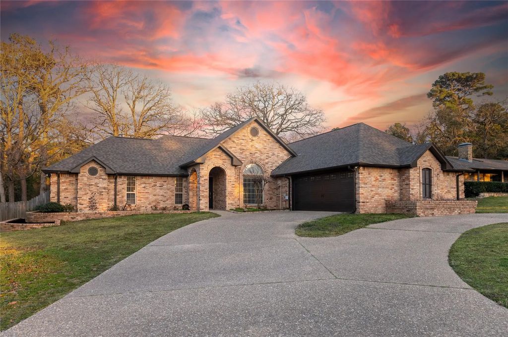 329 Hideaway Lane E, Hideaway
