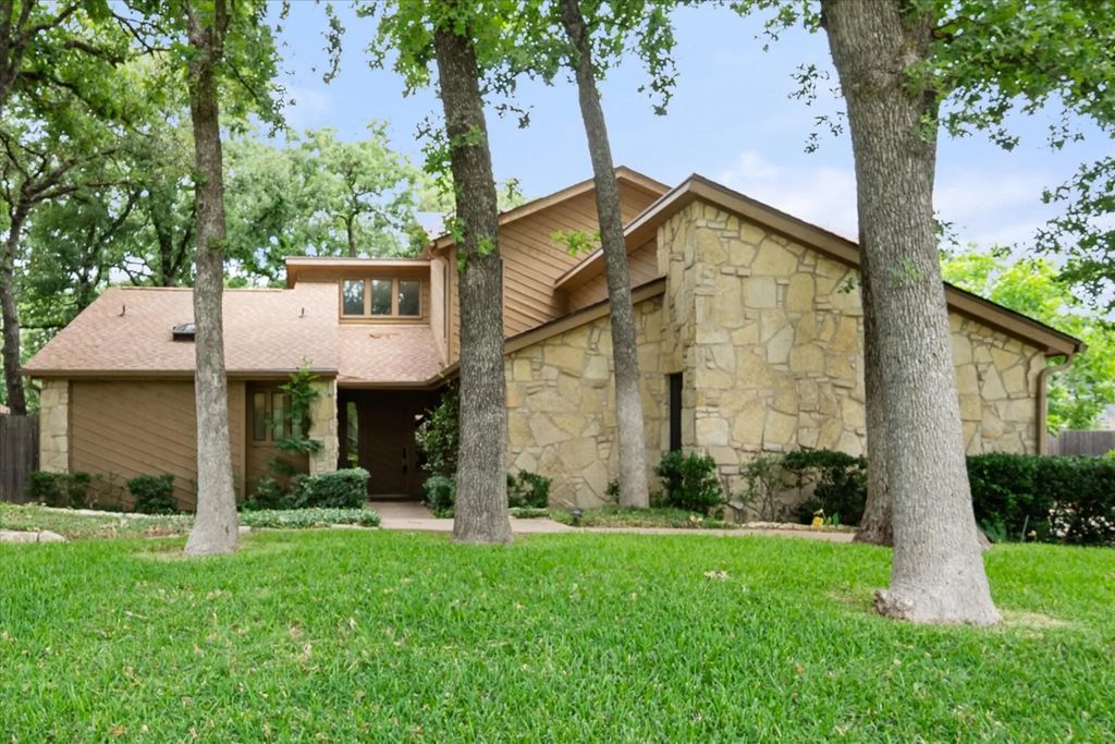 2801 Oak Trail Court, Dalworthington Gardens