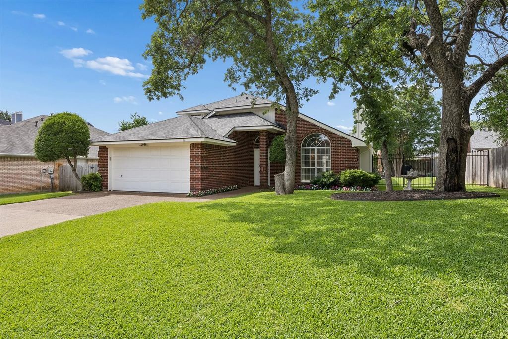 6828 Moss Lane, North Richland Hills