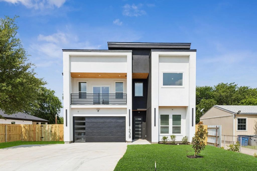 1239 N Tillery Avenue, Dallas
