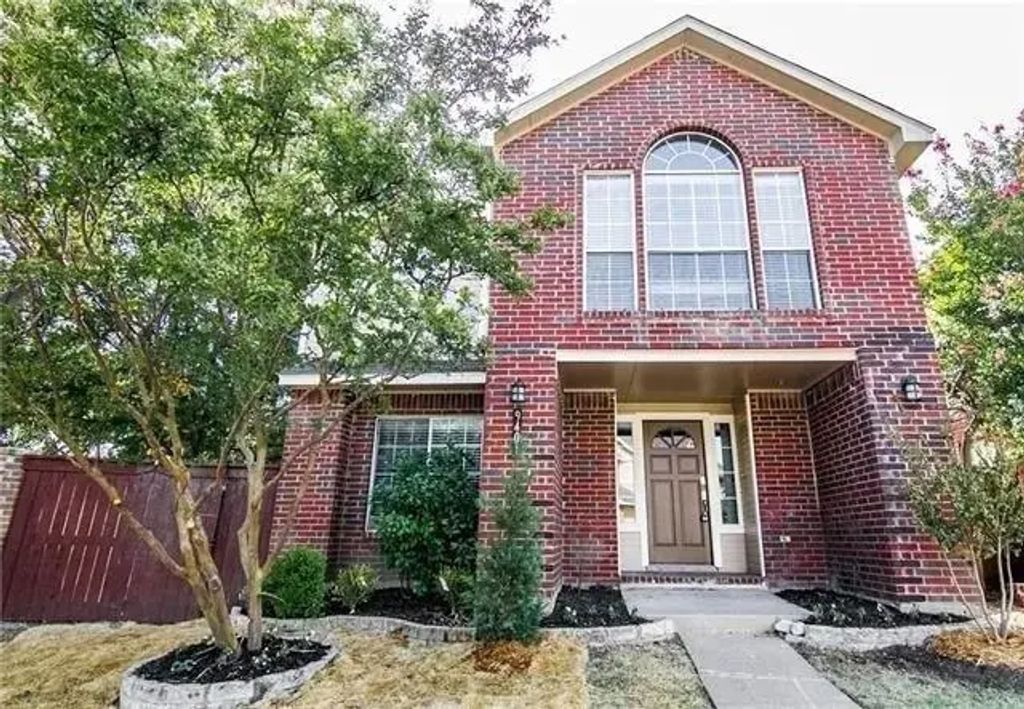 9401 Blue Jay Way, Irving