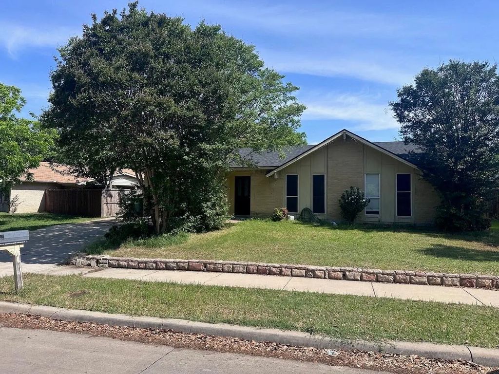 2103 Carlton Road, Carrollton