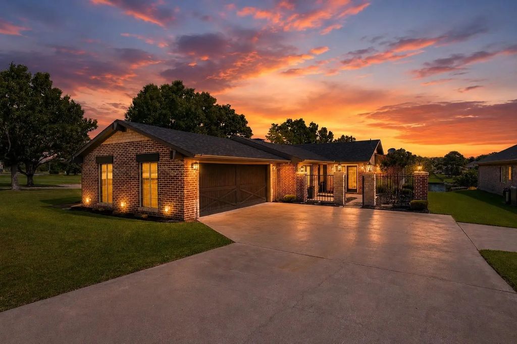 533 Kiowa Drive W, Lake Kiowa