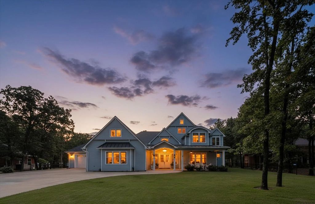 902 Waters Edge Drive, Corsicana