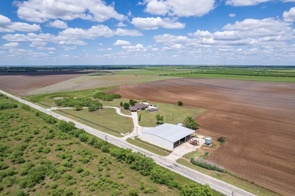 839 Fm 2131, Coleman