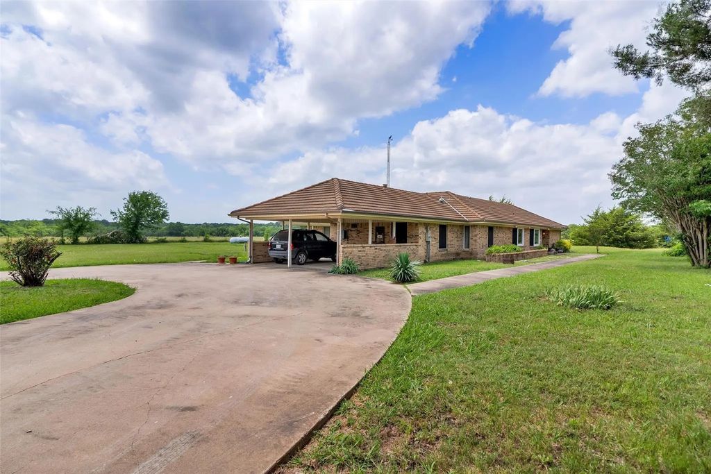 8560 County Road 513, Anna