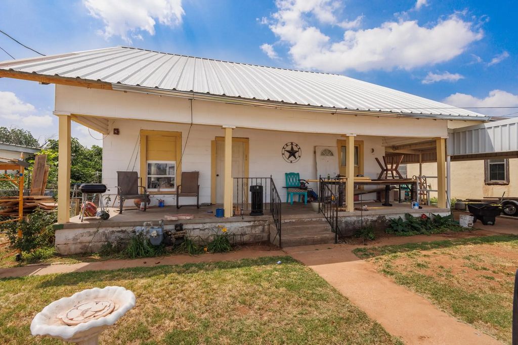2202 Chester Street, Sweetwater