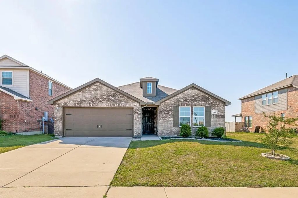 9200 Bald Cypress Street, Forney