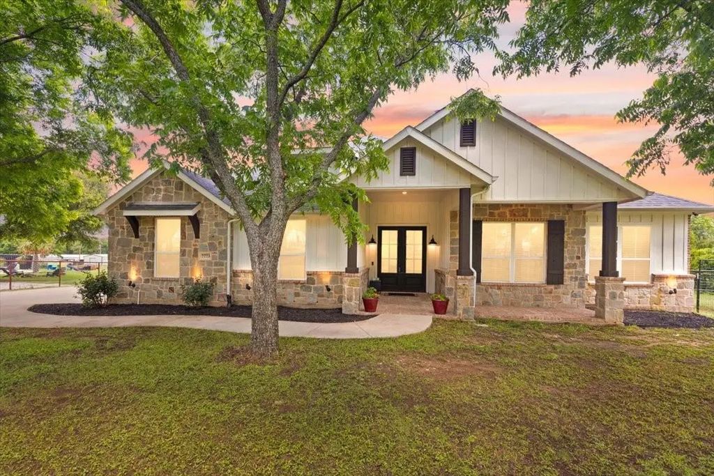 7773 Berry Road, Burleson