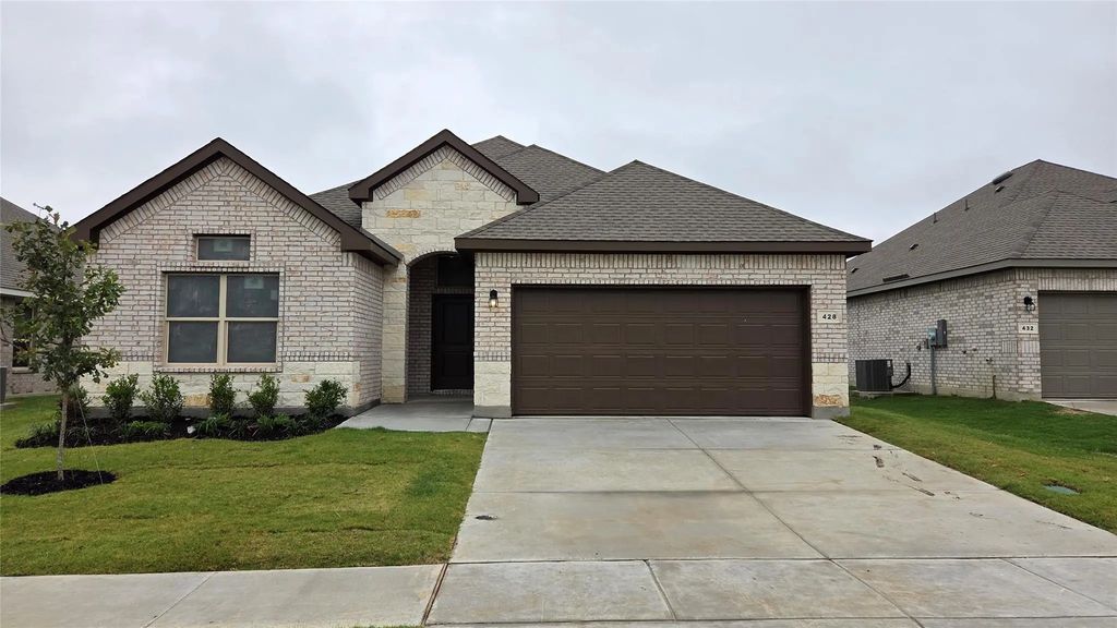 428 Sunday Silence Way, Granbury