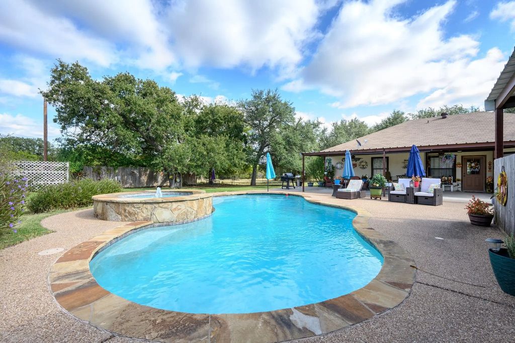 3402 Green Meadows Drive, Glen Rose
