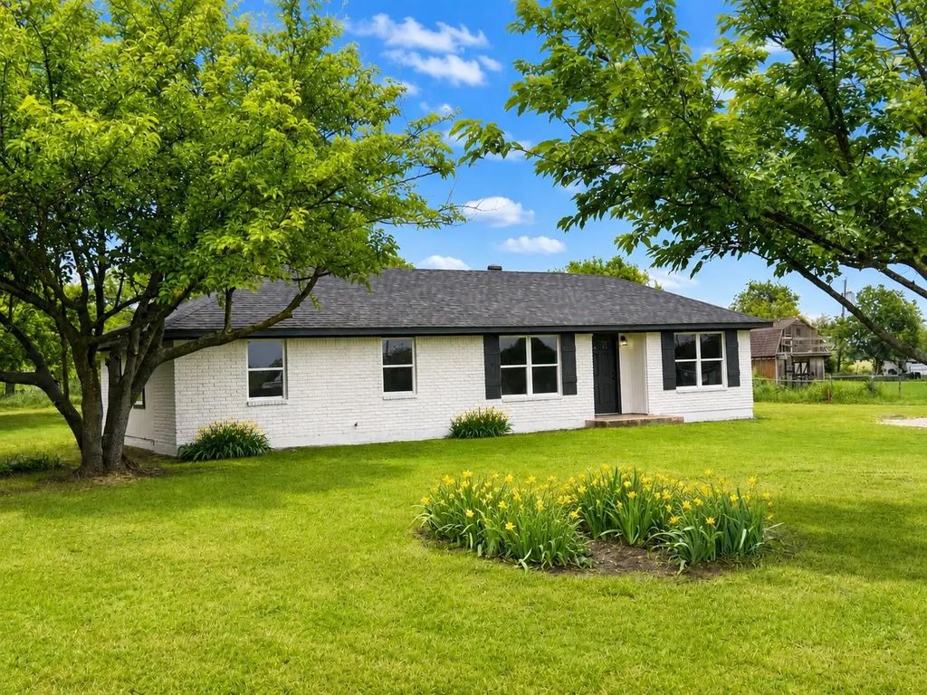 105 Paige Street, Weatherford
