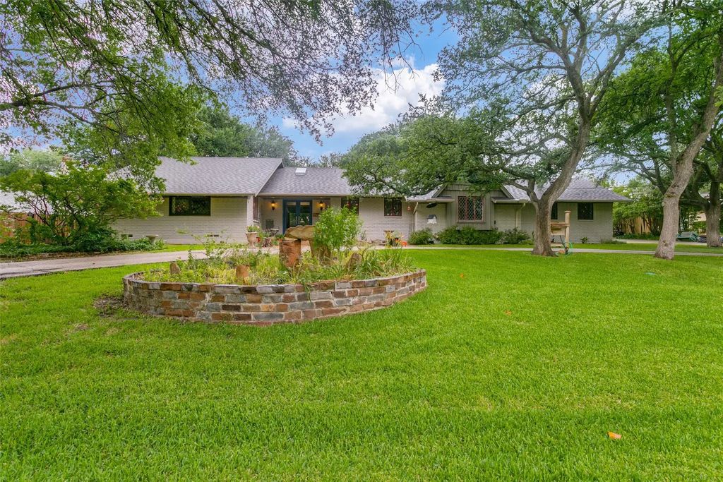 233 Lakeland Drive, Highland Village